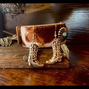 Dangle cowboy boots earrings